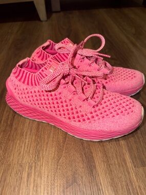 NOBULL Women’s Allday Knit in Fuchsia Pink Size- 8